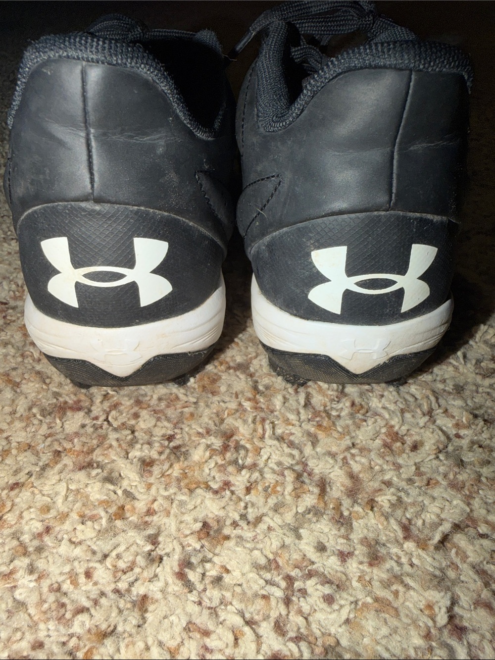 Under Armour Black 4.5 boys baseball cleats - Picture 4 of 5